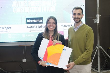Encuentro  Jóvenes Profesionales Construyendo Futuro (11)