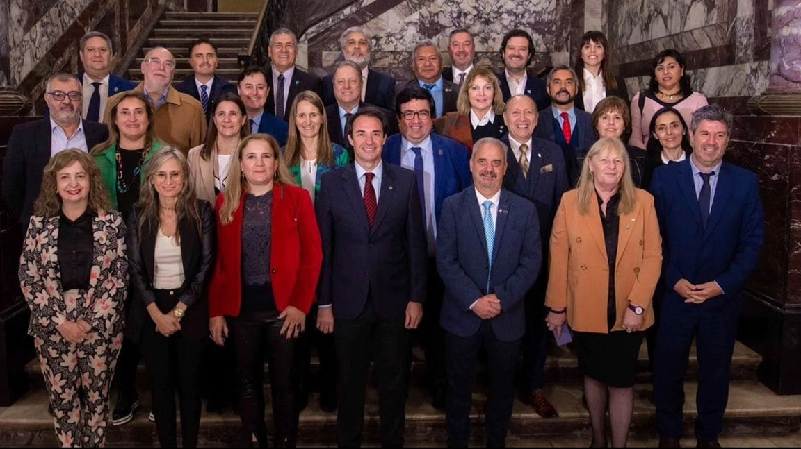 Consejo-Permanente-De-Decanas-y-Decanos-de-Facultades-de-Derecho-de-Universidades-Nacionales-en-Rosario-front-02